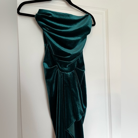 Beautiful Hunter green velvet corset dress - Picture 3 of 6